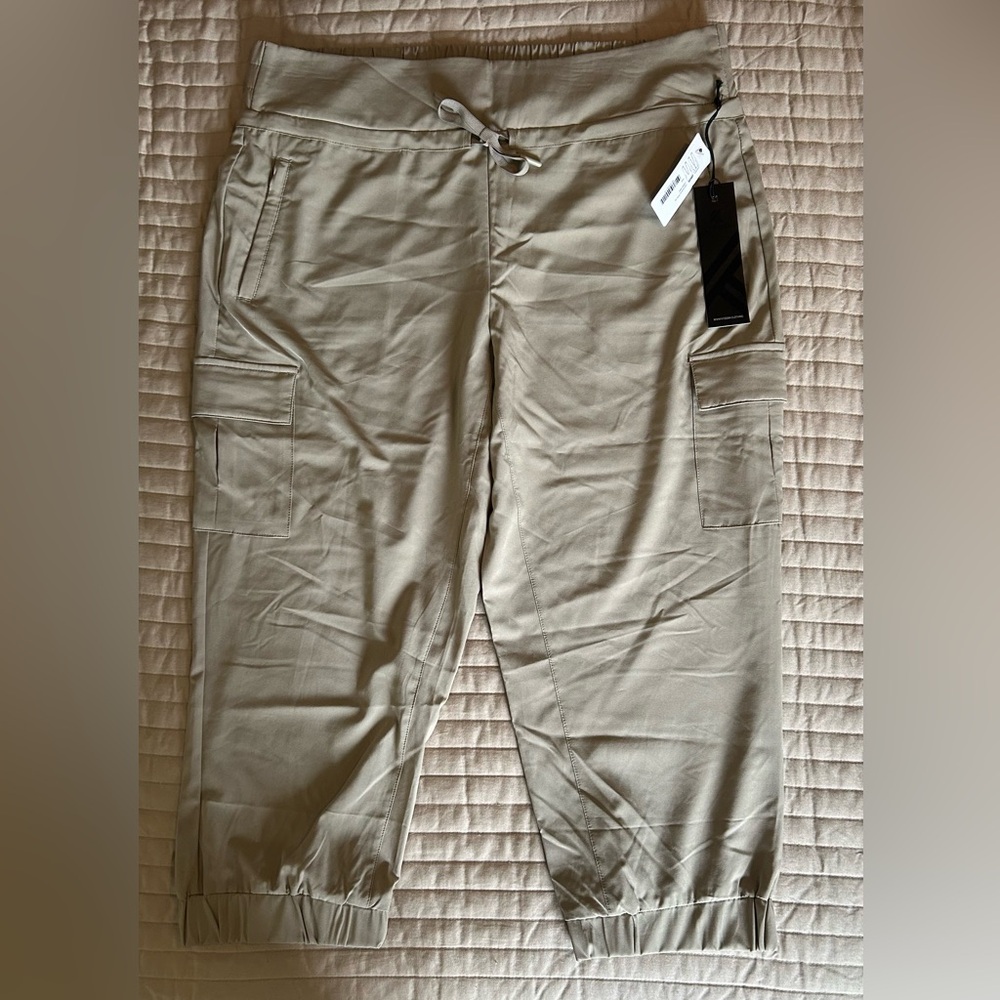 NWT Kyodan Casual Tan Capri Cargo Pants